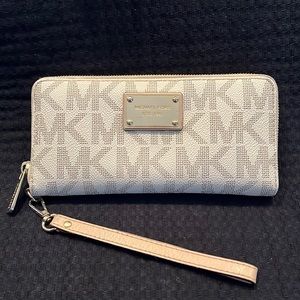 MWOT Michael Kors Zip Around Iconic Logo Wristlet